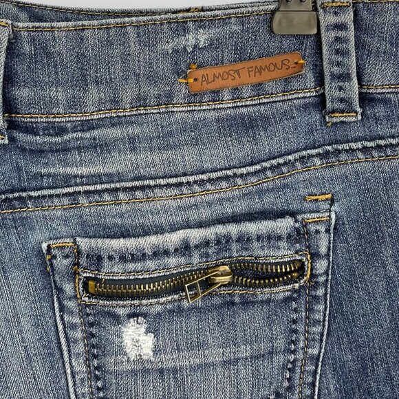 Almost Famous Women’s Low‑Rise Distressed Denim Cut‑Off Short Size 11 Frayed Hem - Picture 5 of 7